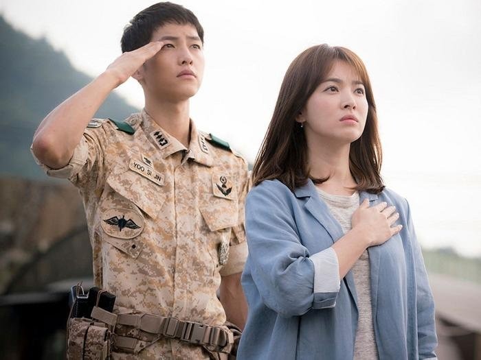 Nhà Đài Hàn Quốc nhận chỉ trích dữ dội khi khui lại loạt ảnh mùi mẫn của Song Joong Ki và Song Hye Kyo - Ảnh 2 Nhà Đài Hàn Quốc nhận chỉ trích dữ dội khi khui lại loạt ảnh mùi mẫn của Song Joong Ki và Song Hye Kyo - Ảnh 2