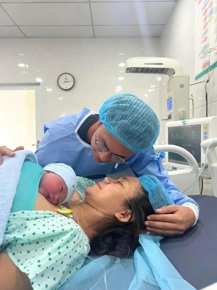 Mâu Thủy đang có cuộc sống hạnh phúc bên bạn trai và con đầu lòng. Ảnh: FBNV Mâu Thủy đang có cuộc sống hạnh phúc bên bạn trai và con đầu lòng. Ảnh: FBNV