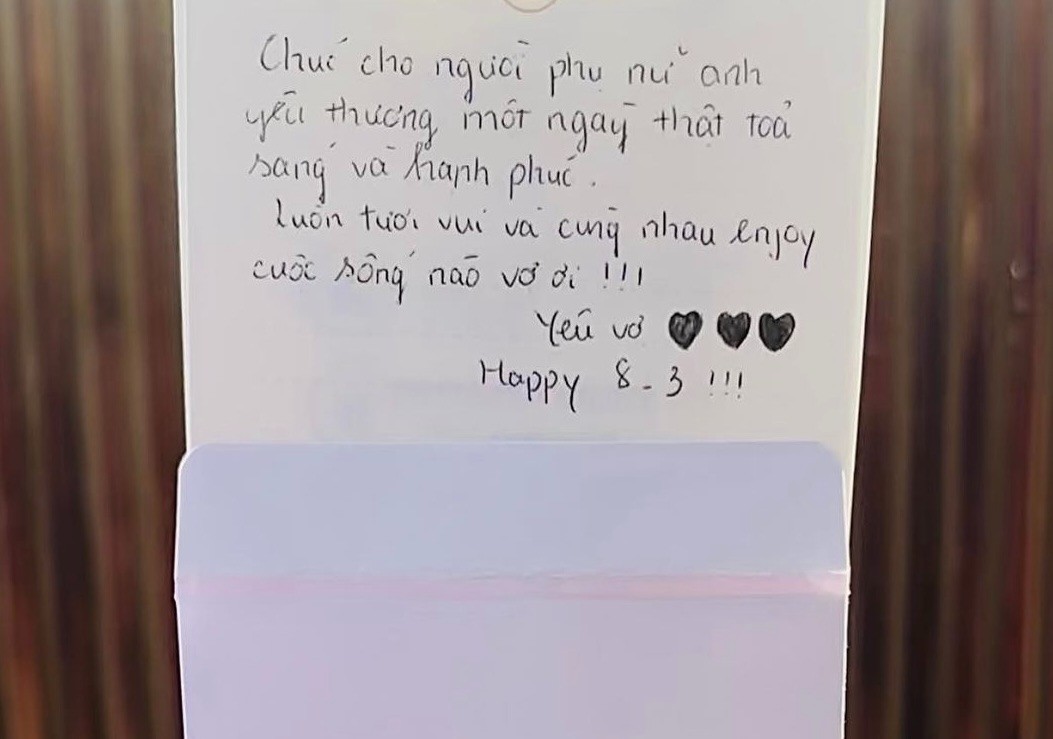 Lâm Bảo Châu viết thư tay gửi Lệ Quyên. Ảnh: FBNV