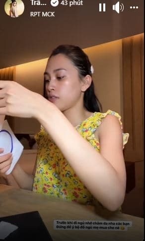 Sau nhiều năm hết nhiệm kỳ, hoa hậu Tiểu Vy không ngại công khai 'gương mặt thật' - Ảnh 1 Sau nhiều năm hết nhiệm kỳ, hoa hậu Tiểu Vy không ngại công khai 'gương mặt thật' - Ảnh 1
