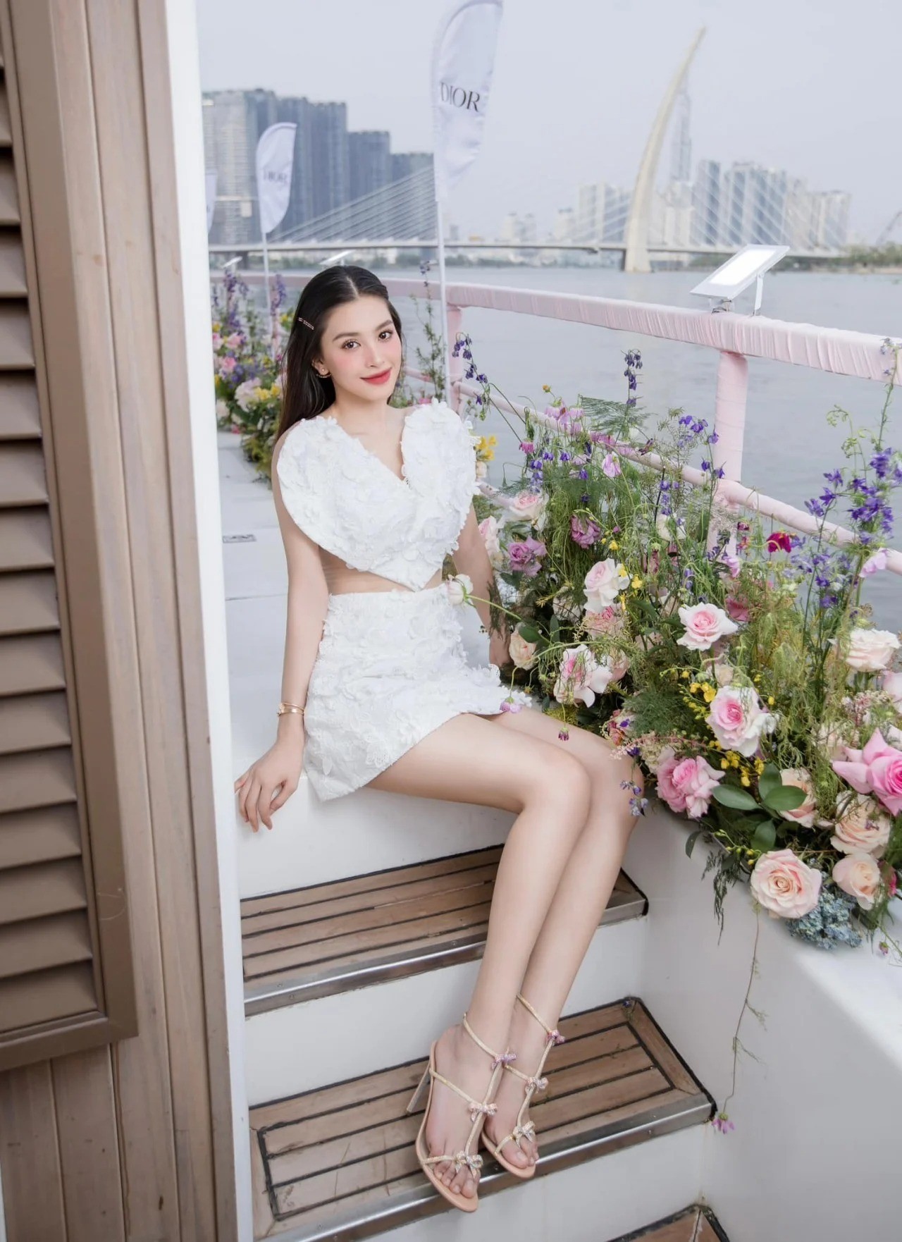 Sao Việt 12/3: Nghi vấn ca sĩ Hà Thanh Xuân chia tay Vua cá Koi, Midu lộ ảnh vòng 2 'phát tướng' - Ảnh 4