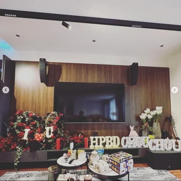 Lệ Quyên đưa tình trẻ Lâm Bảo Châu chìm đắm trong hạnh phúc với hành động cực tinh tế - Ảnh 1 Lệ Quyên đưa tình trẻ Lâm Bảo Châu chìm đắm trong hạnh phúc với hành động cực tinh tế - Ảnh 1