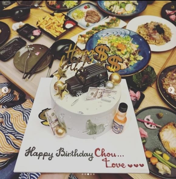 Lệ Quyên tự tay chuẩn bị cho sinh nhật của người tình. Ảnh: IG Lệ Quyên tự tay chuẩn bị cho sinh nhật của người tình. Ảnh: IG