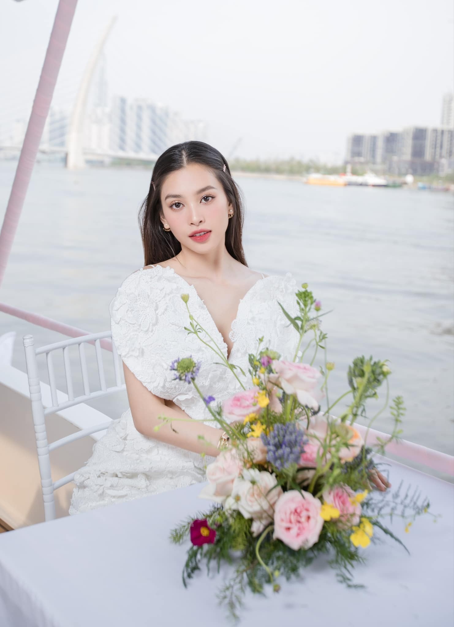 Nhan sắc khó rời mắt của Tiểu Vy. Ảnh: FBNV