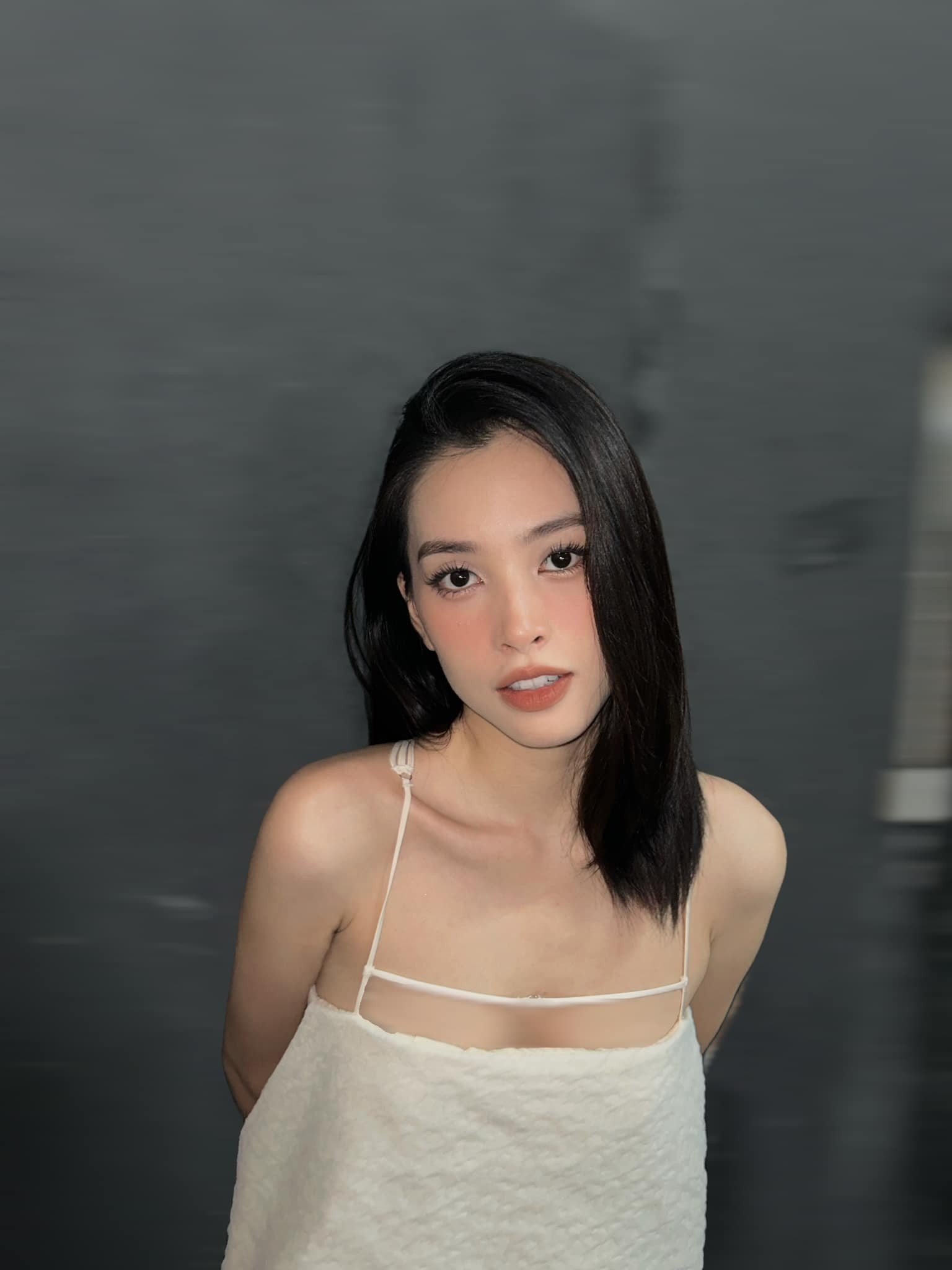 Hoa hậu Tiểu Vy khoe nhan sắc e ấp khiến dân tình khó lòng rời mắt - Ảnh 3