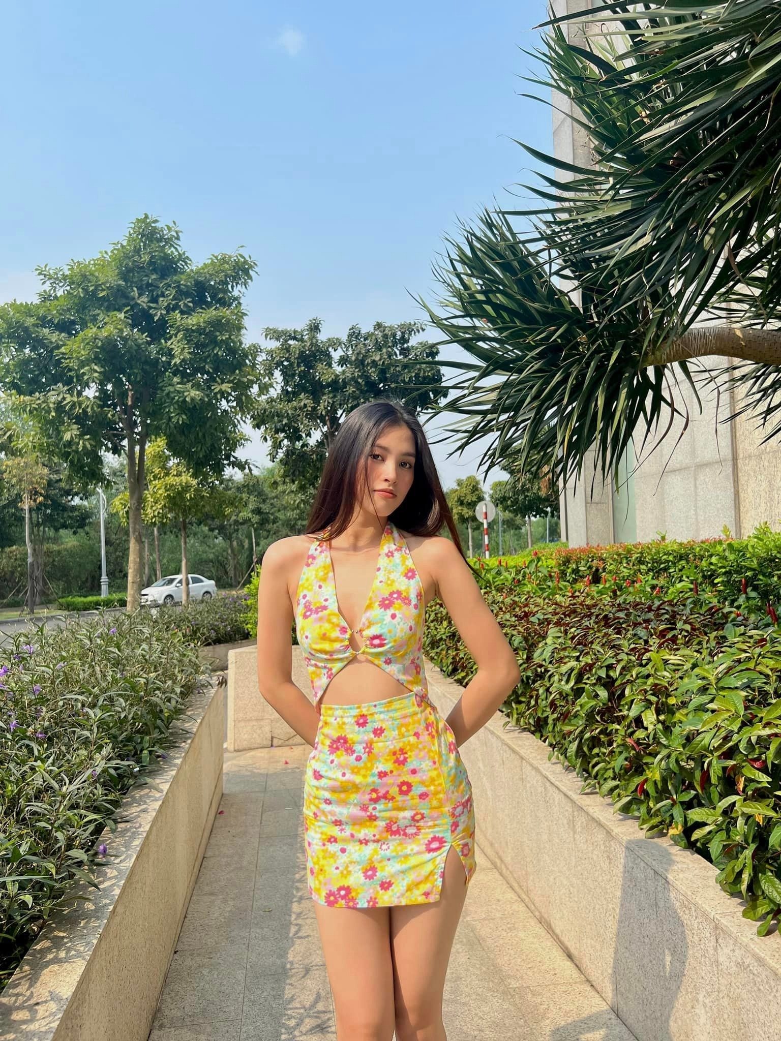 Hoa hậu Tiểu Vy khoe nhan sắc e ấp khiến dân tình khó lòng rời mắt - Ảnh 2