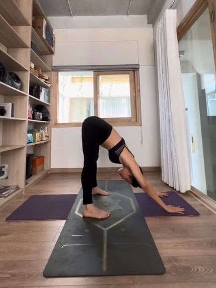 Phương Trinh Jolie tập động tác yoga khó khi mang bầu - Ảnh 3 Phương Trinh Jolie tập động tác yoga khó khi mang bầu - Ảnh 3