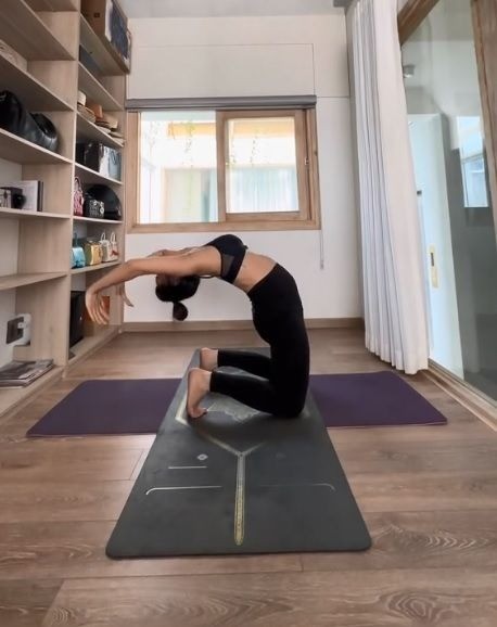 Phương Trinh Jolie tập động tác yoga khó khi mang bầu - Ảnh 2 Phương Trinh Jolie tập động tác yoga khó khi mang bầu - Ảnh 2