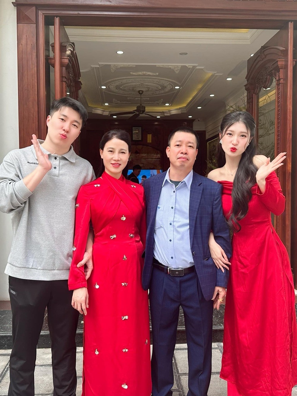 Sao Việt 17/3: Diệu Nhi nhớ Anh Tú nhưng lại bị chồng nhắc nhở, Midu khoe bụng trước nghi vấn có con đầu lòng 4 Sao Việt 17/3: Diệu Nhi nhớ Anh Tú nhưng lại bị chồng nhắc nhở, Midu khoe bụng trước nghi vấn có con đầu lòng 4