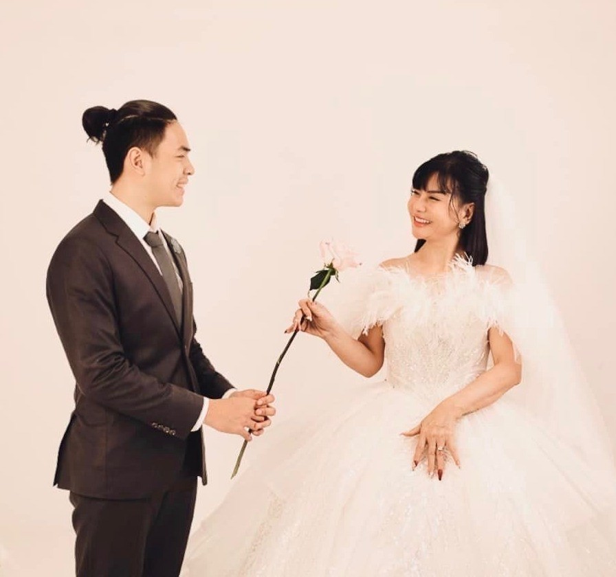 Cát Phượng hạnh phúc tiết lộ về người tình mới sau 2 năm chia tay Kiều Minh Tuấn - Ảnh 2 Cát Phượng hạnh phúc tiết lộ về người tình mới sau 2 năm chia tay Kiều Minh Tuấn - Ảnh 2