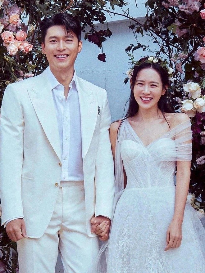 Sau tin đồn ly hôn với Son Ye Jin, Hyun Bin gây bất ngờ với ngoại hình 'ông chú' 3 Sau tin đồn ly hôn với Son Ye Jin, Hyun Bin gây bất ngờ với ngoại hình 'ông chú' 3