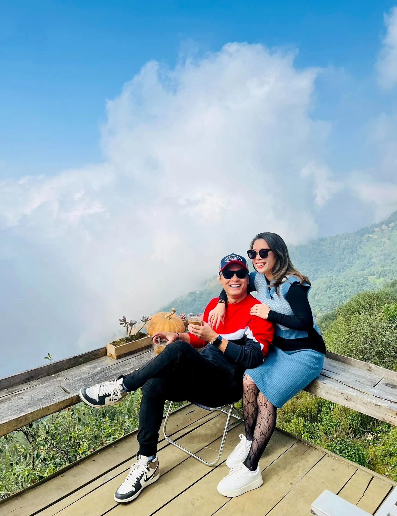 Hồng Đăng hết mình vì gia đình giữa thời điểm bị 'cấm sóng' 5 Hồng Đăng hết mình vì gia đình giữa thời điểm bị 'cấm sóng' 5