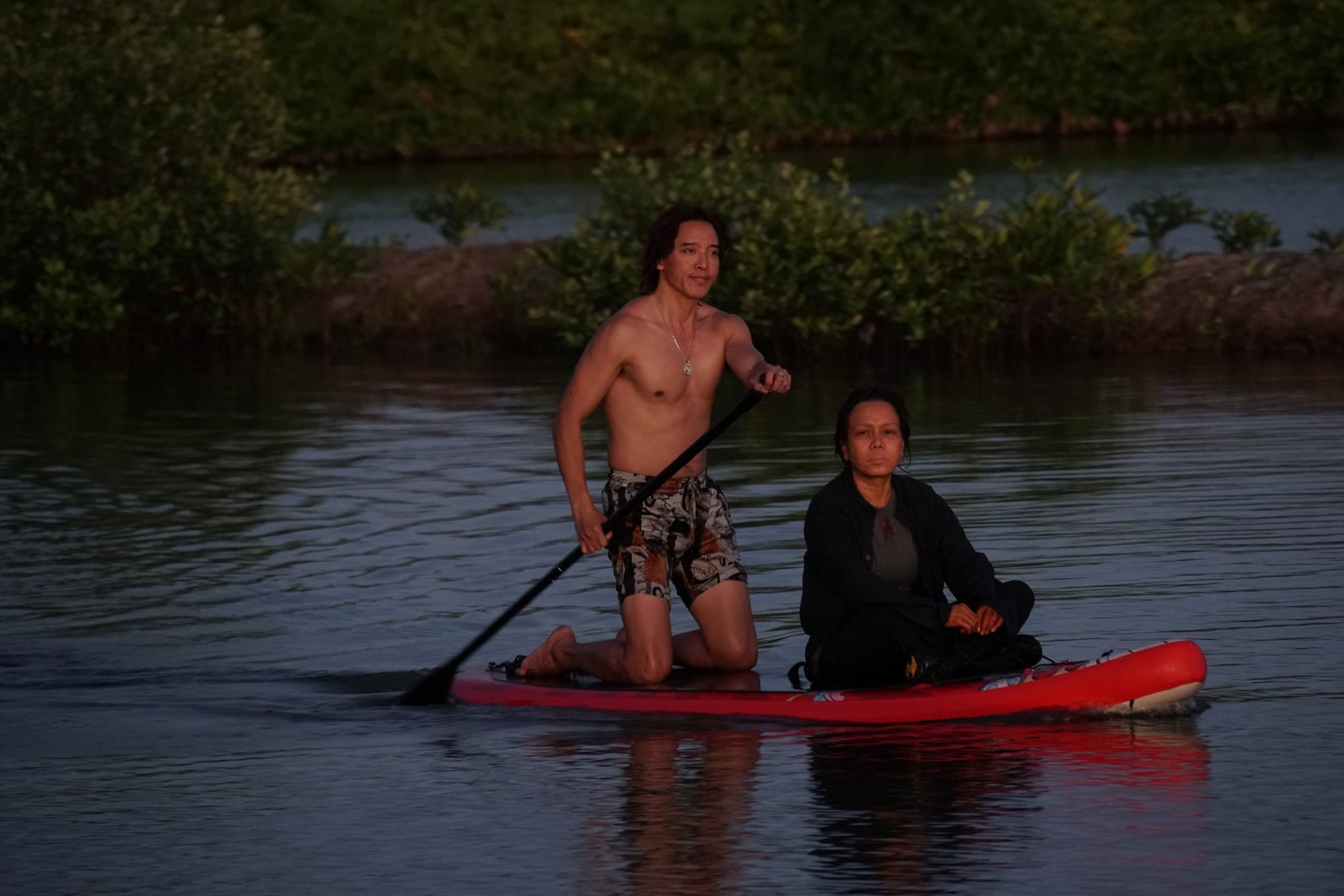 Hoài Phương còn rất biết cách chăm sóc vợ. Ảnh: FBNV