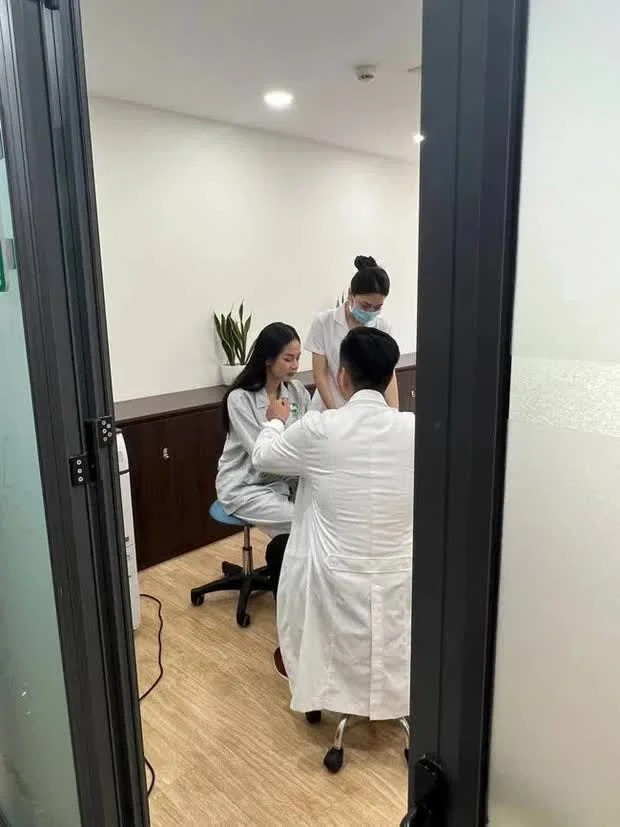 Hoa hậu Thiên Ân rò rỉ hình ảnh đi thẩm mỹ, làm dấy lên nghi vấn trùng tu nhan sắc - Ảnh 3 Hoa hậu Thiên Ân rò rỉ hình ảnh đi thẩm mỹ, làm dấy lên nghi vấn trùng tu nhan sắc - Ảnh 3