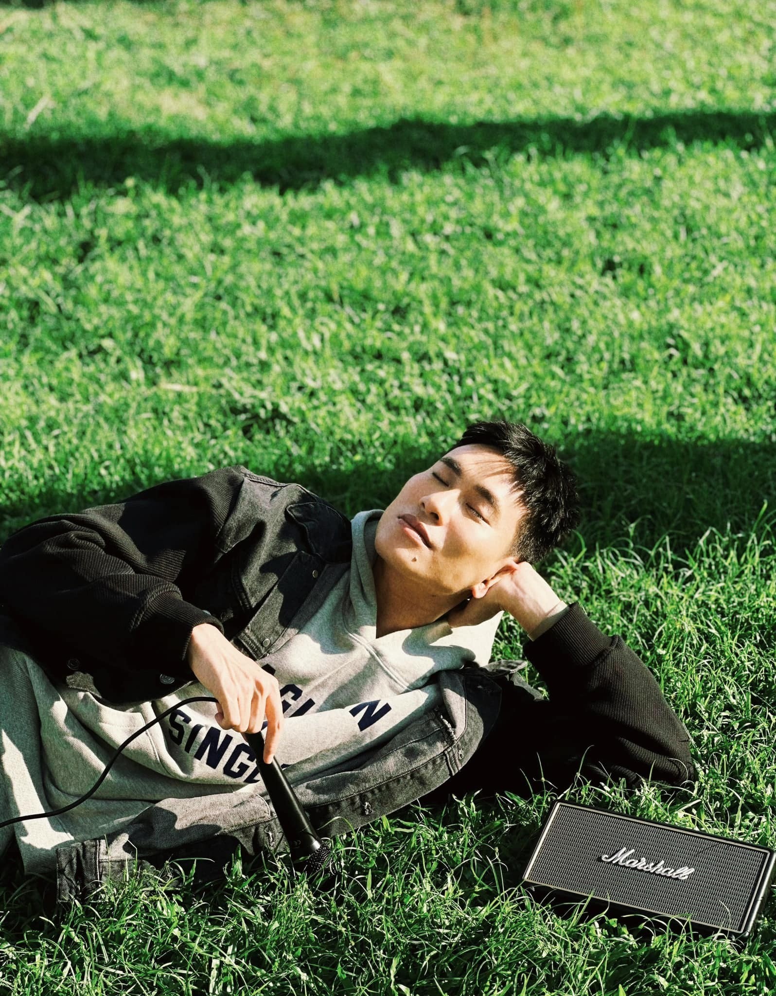 Kiều Minh Tuấn hóa 'chàng thơ' trong loạt ảnh mới nhất. Ảnh: FBNV