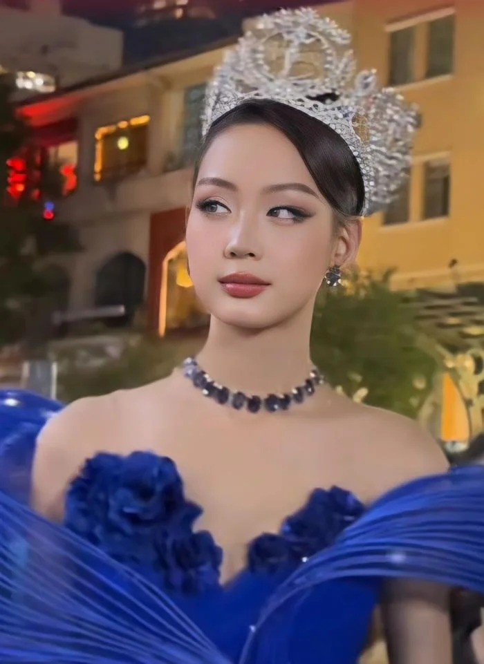 Hoa hậu Bảo Ngọc ăn vận lộng lẫy nhưng bị 'dìm' nhan sắc bởi 1 chi tiết - Ảnh 1 Hoa hậu Bảo Ngọc ăn vận lộng lẫy nhưng bị 'dìm' nhan sắc bởi 1 chi tiết - Ảnh 1