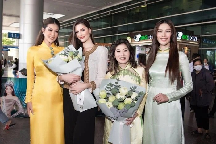 Miss Grand International vừa đến Việt Nam đã gặp phải tình cảnh ngượng ngùng khi mặc áo dài 1 Miss Grand International vừa đến Việt Nam đã gặp phải tình cảnh ngượng ngùng khi mặc áo dài 1