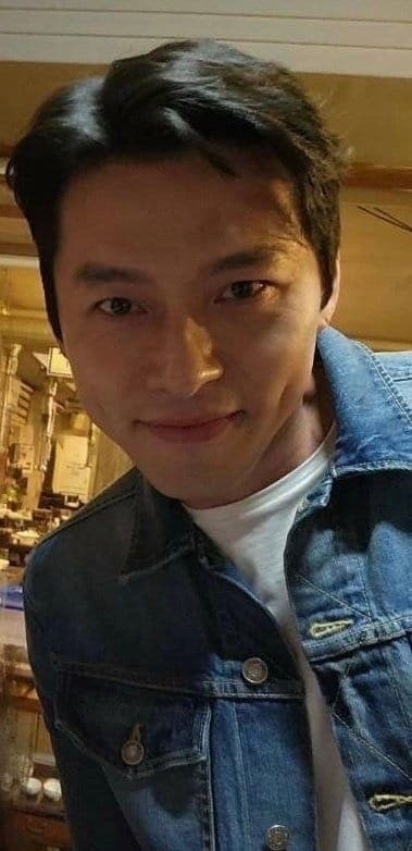 Hyun Bin vừa lộ diện mạo già nua nay đã tút lại nhan sắc, trở về phong độ như xưa 3 Hyun Bin vừa lộ diện mạo già nua nay đã tút lại nhan sắc, trở về phong độ như xưa 3