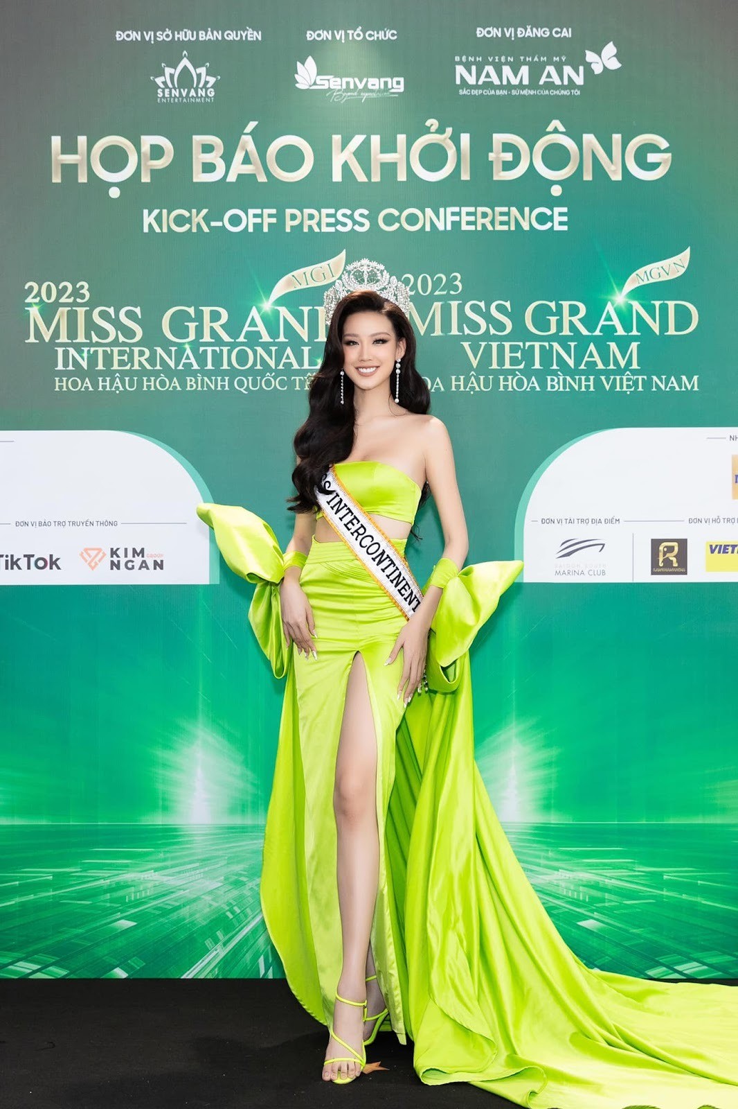 Bảo Ngọc lộ chi tiết kém sang khi đọ sắc bên cạnh Miss Grand International 2022 - Ảnh 1