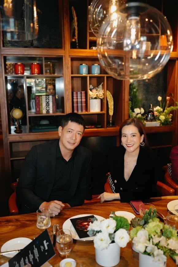 Bình Minh lộ diện phong độ bên cạnh bà xã doanh nhân. Ảnh: FBNV Bình Minh lộ diện phong độ bên cạnh bà xã doanh nhân. Ảnh: FBNV
