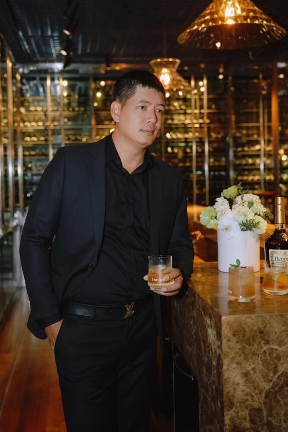 Bình Minh lộ diện bên bà xã Anh Thơ chứng minh phong độ U50 vẫn đầy đẳng cấp - Ảnh 2 Bình Minh lộ diện bên bà xã Anh Thơ chứng minh phong độ U50 vẫn đầy đẳng cấp - Ảnh 2