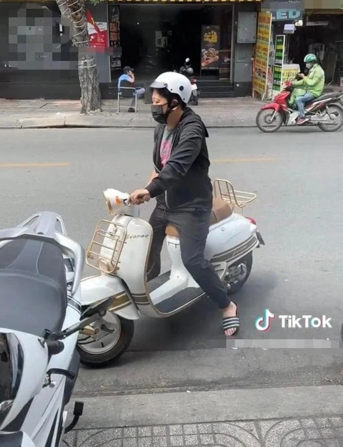 Sao Việt 8/4: Trường Giang bị 'tóm' khoảnh khắc lộ con người thật, H'Hen Niê xác nhận chia tay bạn trai 1 Sao Việt 8/4: Trường Giang bị 'tóm' khoảnh khắc lộ con người thật, H'Hen Niê xác nhận chia tay bạn trai 1