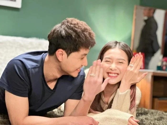 Sao Việt 8/4: Trường Giang bị 'tóm' khoảnh khắc lộ con người thật, H'Hen Niê xác nhận chia tay bạn trai 4 Sao Việt 8/4: Trường Giang bị 'tóm' khoảnh khắc lộ con người thật, H'Hen Niê xác nhận chia tay bạn trai 4
