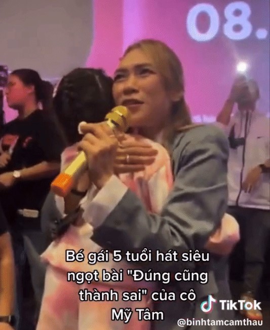 Sao Việt 12/4: Lê Phương có động thái giữa lúc Quách Ngọc Ngoan vỡ nợ, Mỹ Tâm được tỏ tình chốn đông người - Ảnh 3 Sao Việt 12/4: Lê Phương có động thái giữa lúc Quách Ngọc Ngoan vỡ nợ, Mỹ Tâm được tỏ tình chốn đông người - Ảnh 3