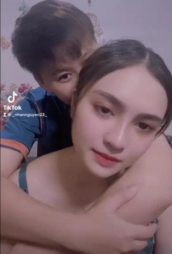 Sao Việt 14/4: Thiện Nhân lộ tình tứ bên người tình đồng giới, Angela Phương Trinh khoe dáng nuột 1 Sao Việt 14/4: Thiện Nhân lộ tình tứ bên người tình đồng giới, Angela Phương Trinh khoe dáng nuột 1