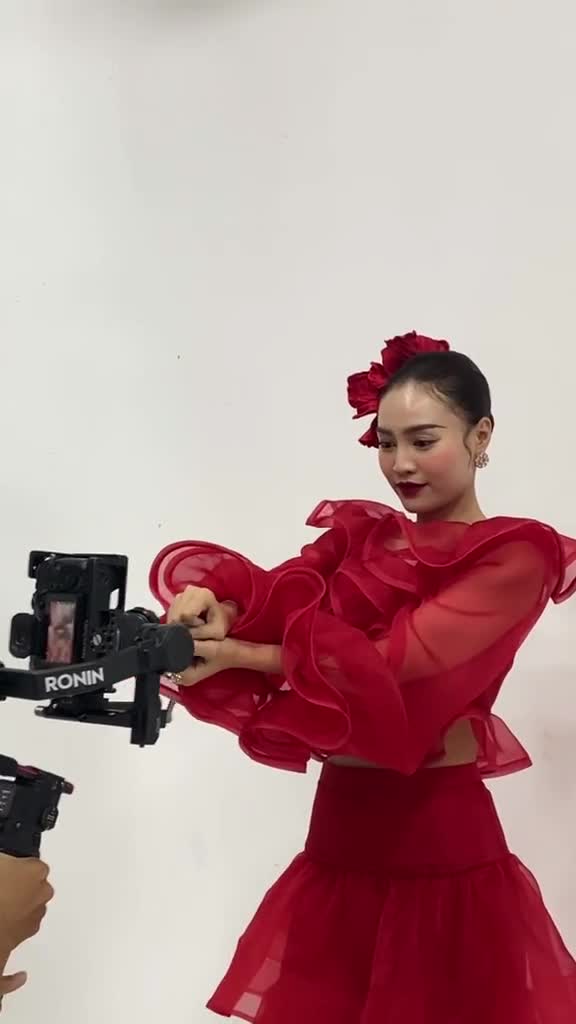 Video: Ninh Dương Lan Ngọc gây mê với nhan sắc đỉnh cao khi uốn mình theo vũ đạo của Jisoo 1 Video: Ninh Dương Lan Ngọc gây mê với nhan sắc đỉnh cao khi uốn mình theo vũ đạo của Jisoo 1