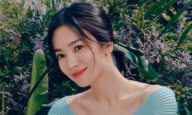 Giữa lúc Song Joong Ki hạnh phúc bên vợ bầu, Song Hye Kyo bất ngờ xuất hiện với ngoại hình gây chú ý - Ảnh 1 Giữa lúc Song Joong Ki hạnh phúc bên vợ bầu, Song Hye Kyo bất ngờ xuất hiện với ngoại hình gây chú ý - Ảnh 1