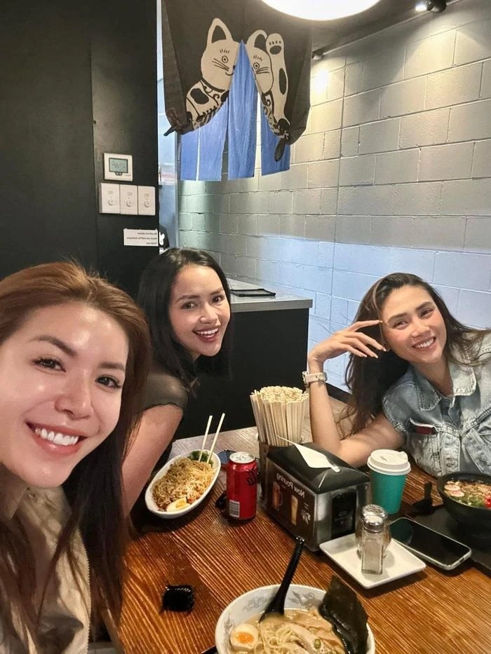 Sao Việt 22/4: Hari Won tiết lộ tình trạng cay đắng phải đối diện, Đình Tú bất ngờ tuyên bố cuối năm kết hôn - Ảnh 4 Sao Việt 22/4: Hari Won tiết lộ tình trạng cay đắng phải đối diện, Đình Tú bất ngờ tuyên bố cuối năm kết hôn - Ảnh 4
