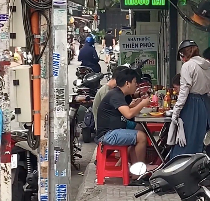 Sự thật về khoảnh khắc được tung hô của Trường Giang sau khi Nhã Phương báo tin mang bầu lần 2 - Ảnh 2 Sự thật về khoảnh khắc được tung hô của Trường Giang sau khi Nhã Phương báo tin mang bầu lần 2 - Ảnh 2