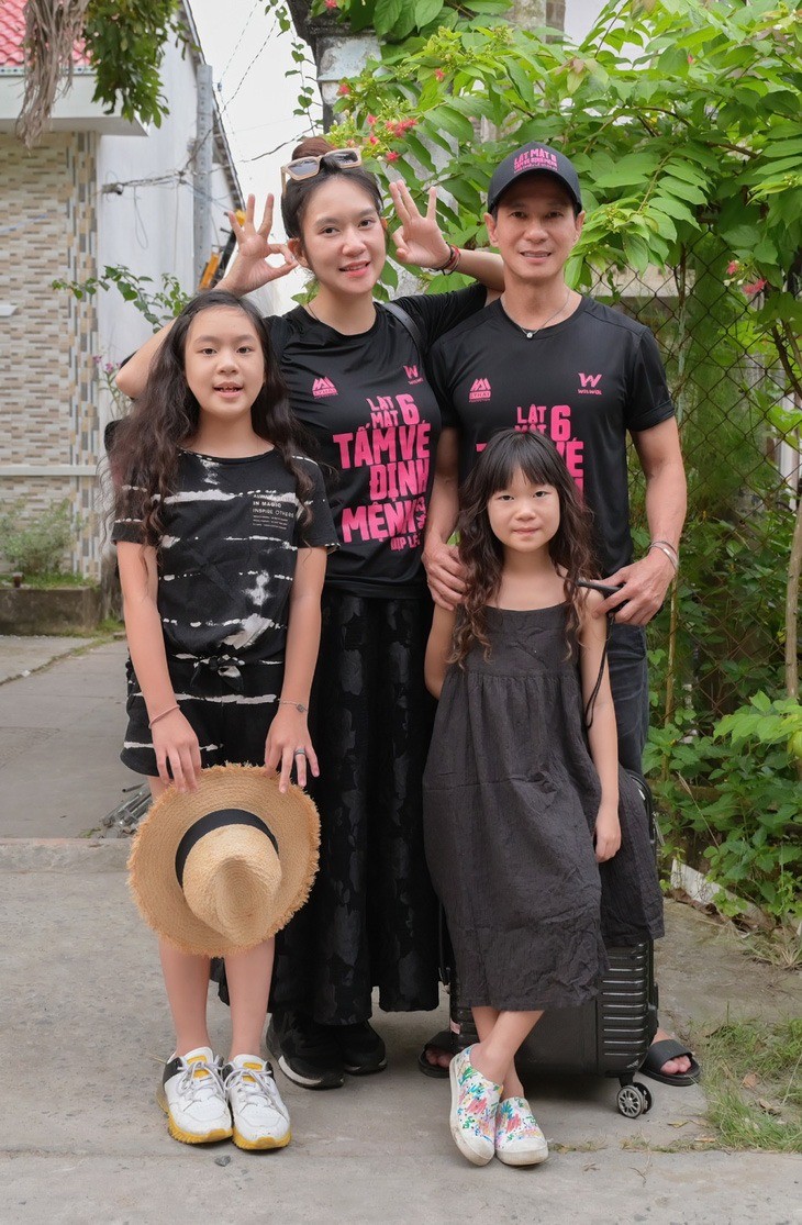 Ngỡ ngàng với mức cát-xê của 2 con gái Lý Hải khi vào vai phụ trong 'Lật mặt 6: Tấm vé định mệnh' - Ảnh 1