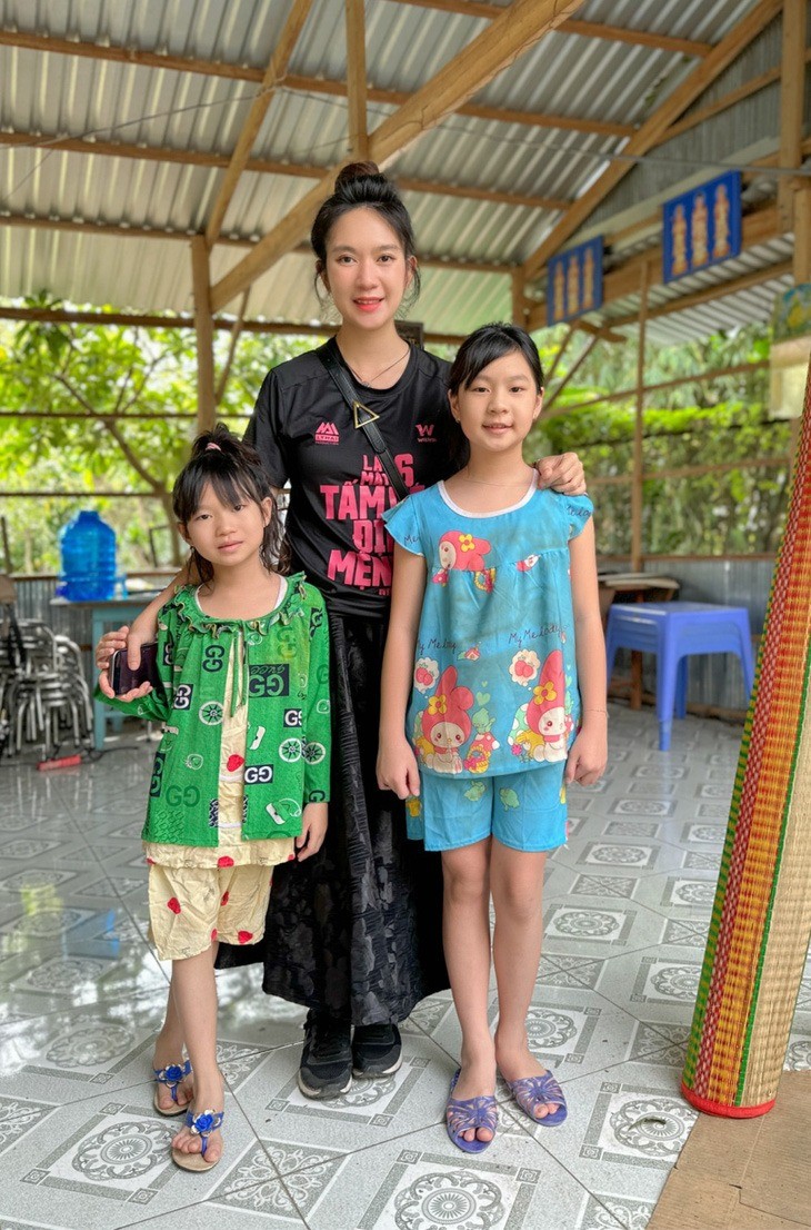 Sao Việt 25/4: Ngỡ ngàng mức cát-xê của 2 con gái Lý Hải, Hồ Quang Hiếu lộ khoảnh khắc ăn chơi 'tới bến' - Ảnh 1 Sao Việt 25/4: Ngỡ ngàng mức cát-xê của 2 con gái Lý Hải, Hồ Quang Hiếu lộ khoảnh khắc ăn chơi 'tới bến' - Ảnh 1