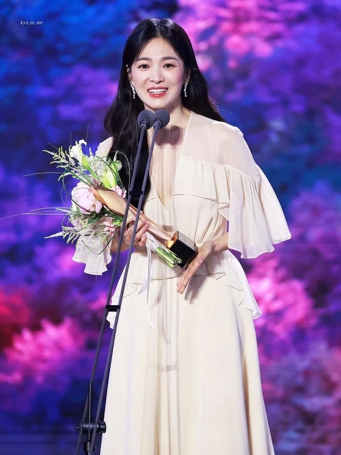 Song Hye Kyo gây sốt với nhan sắc tại lễ trao giải Baeksang. Ảnh: Internet Song Hye Kyo gây sốt với nhan sắc tại lễ trao giải Baeksang. Ảnh: Internet
