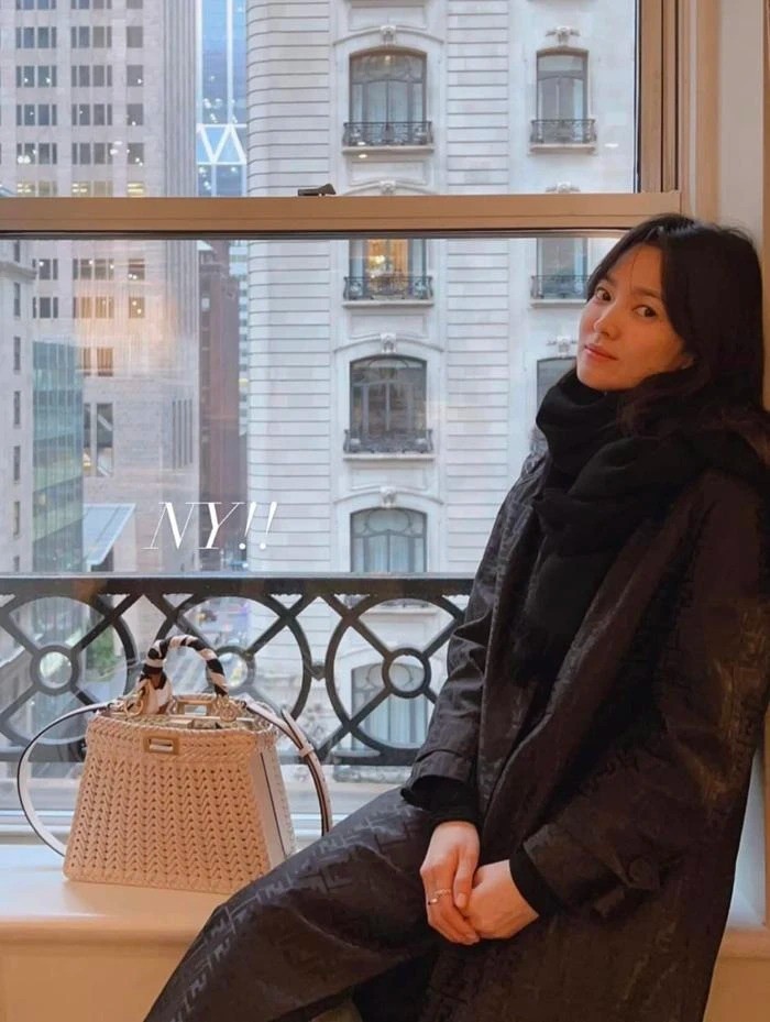 Song Hye Kyo vừa náo loạn với nhan sắc cực phẩm ở sự kiện nay tiếp tục lộ 'mặt thật' ở tuổi 41 - Ảnh 1 Song Hye Kyo vừa náo loạn với nhan sắc cực phẩm ở sự kiện nay tiếp tục lộ 'mặt thật' ở tuổi 41 - Ảnh 1