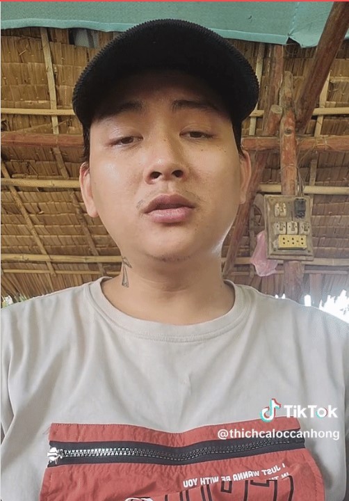 Video: Hoài Lâm bất ngờ lộ diện với gương mặt thất thần khiến fan lo lắng - Ảnh 1 Video: Hoài Lâm bất ngờ lộ diện với gương mặt thất thần khiến fan lo lắng - Ảnh 1