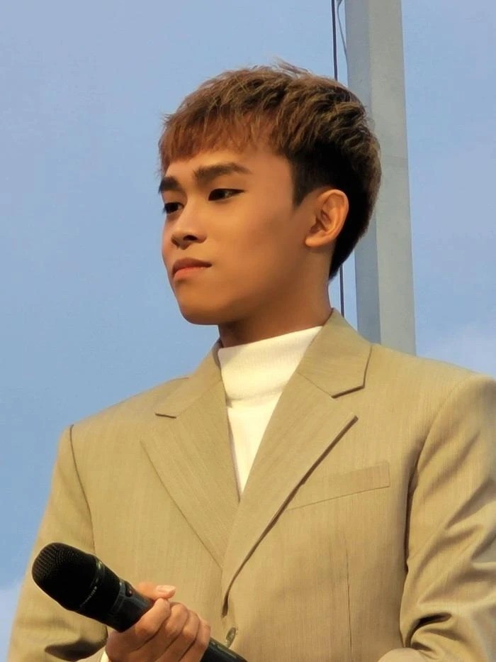 Hồ Văn Cường diện mạo khác lạ sau khi gia tăng khối tài sản riêng - Ảnh 2 Hồ Văn Cường diện mạo khác lạ sau khi gia tăng khối tài sản riêng - Ảnh 2