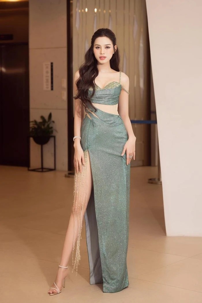 Đỗ Thị Hà liên tục gây bất ngờ sau khi hết nhiệm kỳ hoa hậu - Ảnh 3 Đỗ Thị Hà liên tục gây bất ngờ sau khi hết nhiệm kỳ hoa hậu - Ảnh 3