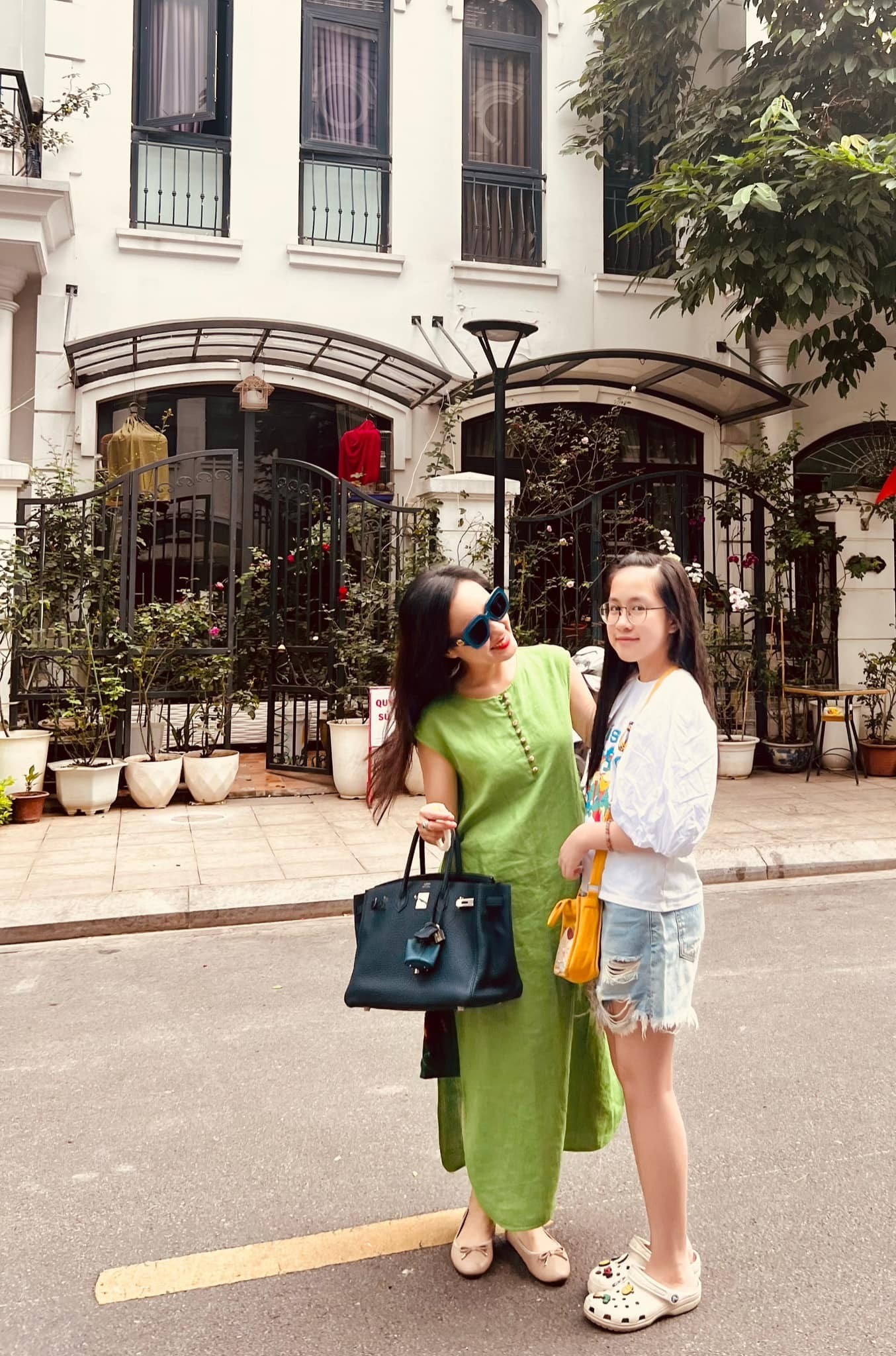 Ái nữ nhà Hoài Anh nay đã cao lớn. Ảnh: FBNV