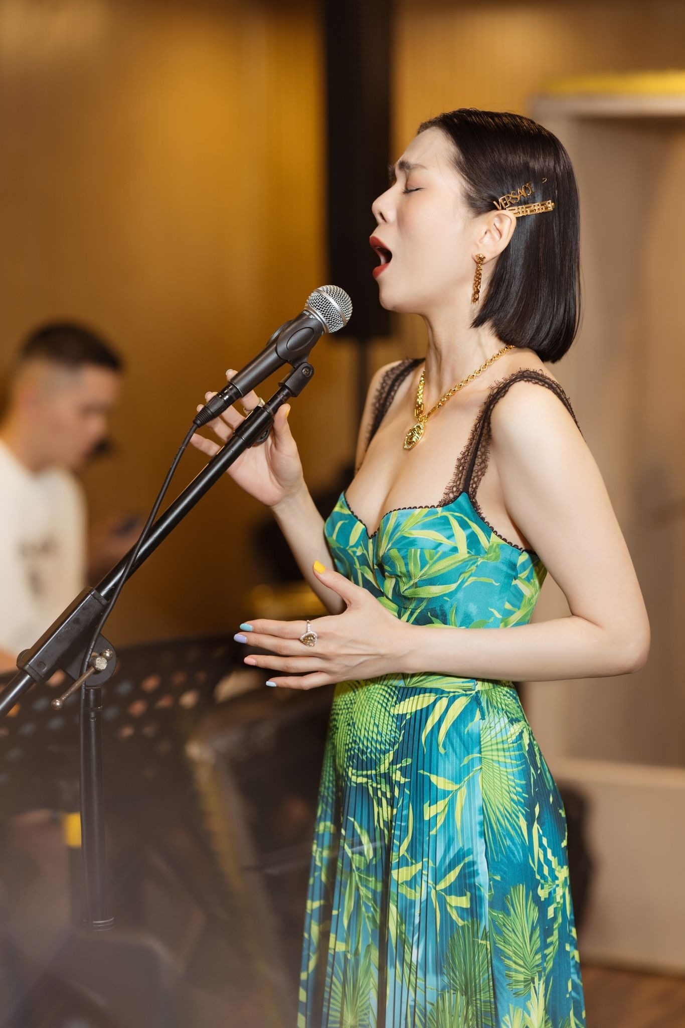 Lệ Quyên thừa hưởng tài năng và nhan sắc từ đấng sinh thành. Ảnh: FBVN Lệ Quyên thừa hưởng tài năng và nhan sắc từ đấng sinh thành. Ảnh: FBVN