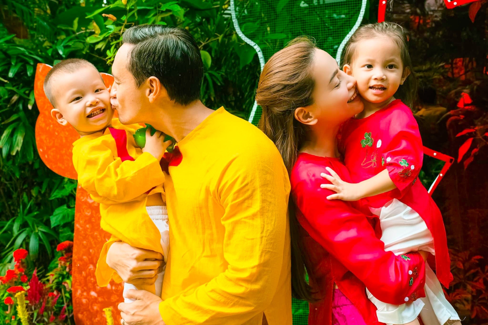 Kim Lý hé lộ quá khứ yêu đương với Hồ Ngọc Hà, nói lời mật ngọt khiến bao người 'lụi tim' 4 Kim Lý hé lộ quá khứ yêu đương với Hồ Ngọc Hà, nói lời mật ngọt khiến bao người 'lụi tim' 4