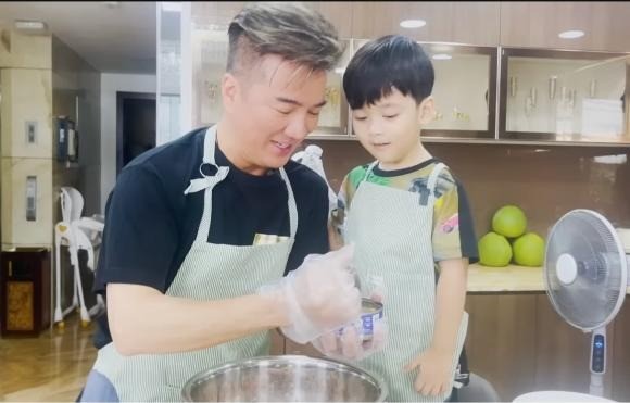 Đàm Vĩnh Hưng tiết lộ khoảnh khắc khiến mẹ ruột bật khóc - Ảnh 1 Đàm Vĩnh Hưng tiết lộ khoảnh khắc khiến mẹ ruột bật khóc - Ảnh 1