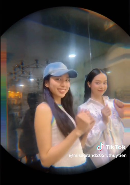 Thùy Tiên và Thanh Thủy cùng đọ sắc. Ảnh: Chụp màn hình Thùy Tiên và Thanh Thủy cùng đọ sắc. Ảnh: Chụp màn hình