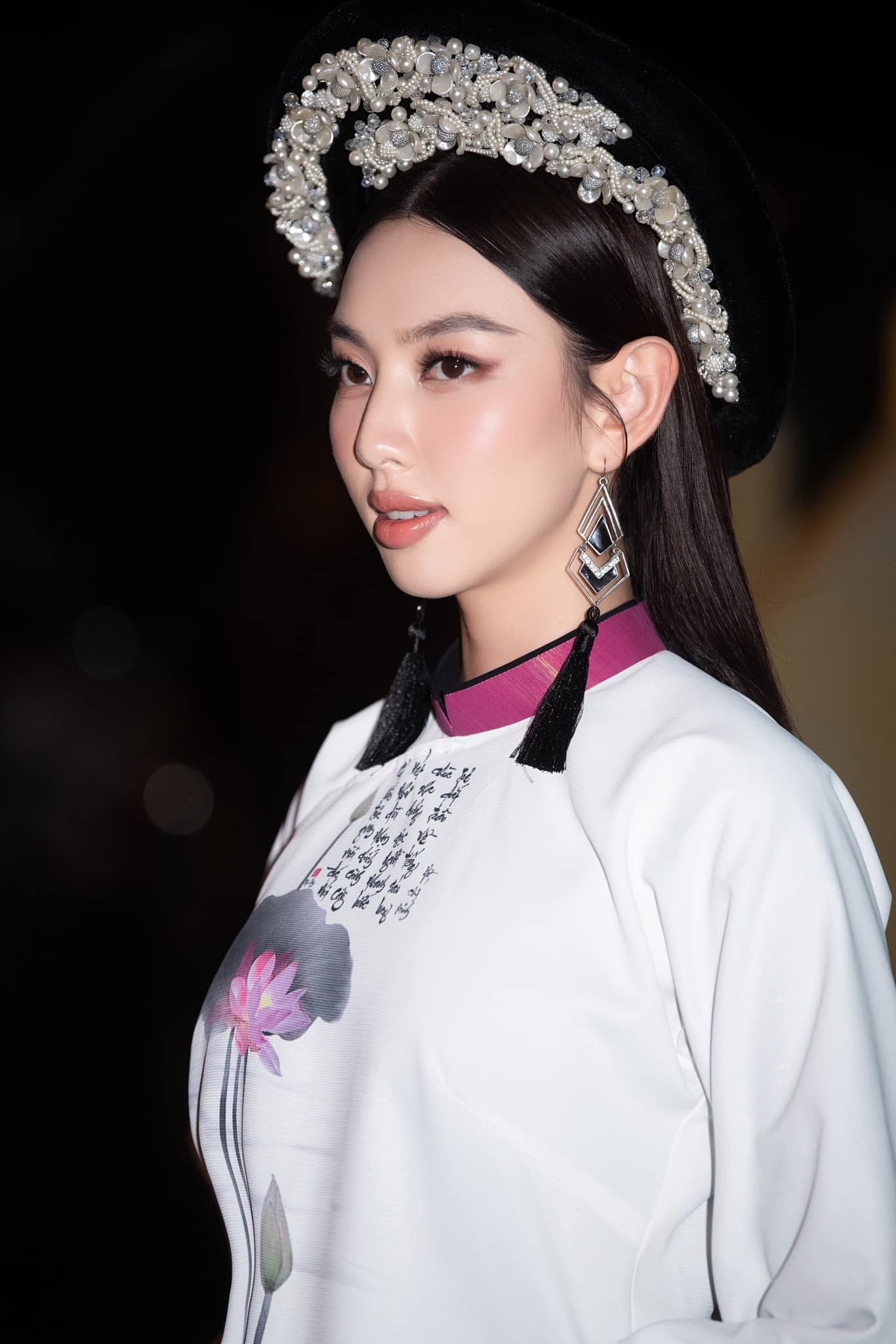 Thùy Tiên đẹp tỏa sáng trên sân khấu: Nhan sắc nàng hậu quốc tế khiến bao người trầm trồ - Ảnh 1