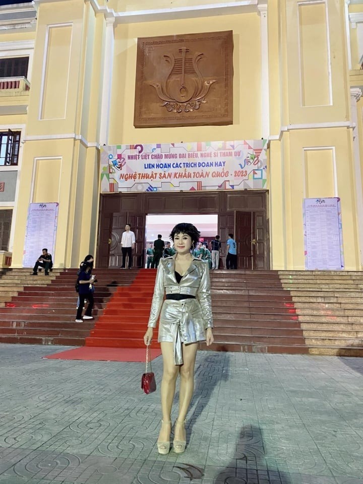 Ngỡ ngàng diện mạo mới của diễn viên 'Lá ngọc cành vàng' NSND Thu Hà - Ảnh 1 Ngỡ ngàng diện mạo mới của diễn viên 'Lá ngọc cành vàng' NSND Thu Hà - Ảnh 1