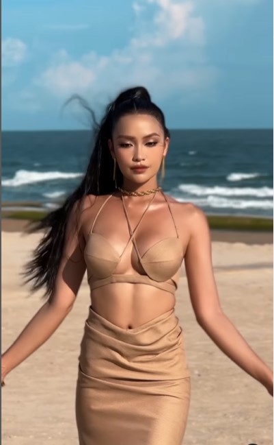 Hoa hậu Ngọc Châu 'hở bạo', khoe đường cong trong show của Đỗ Long - Ảnh 3 Hoa hậu Ngọc Châu 'hở bạo', khoe đường cong trong show của Đỗ Long - Ảnh 3