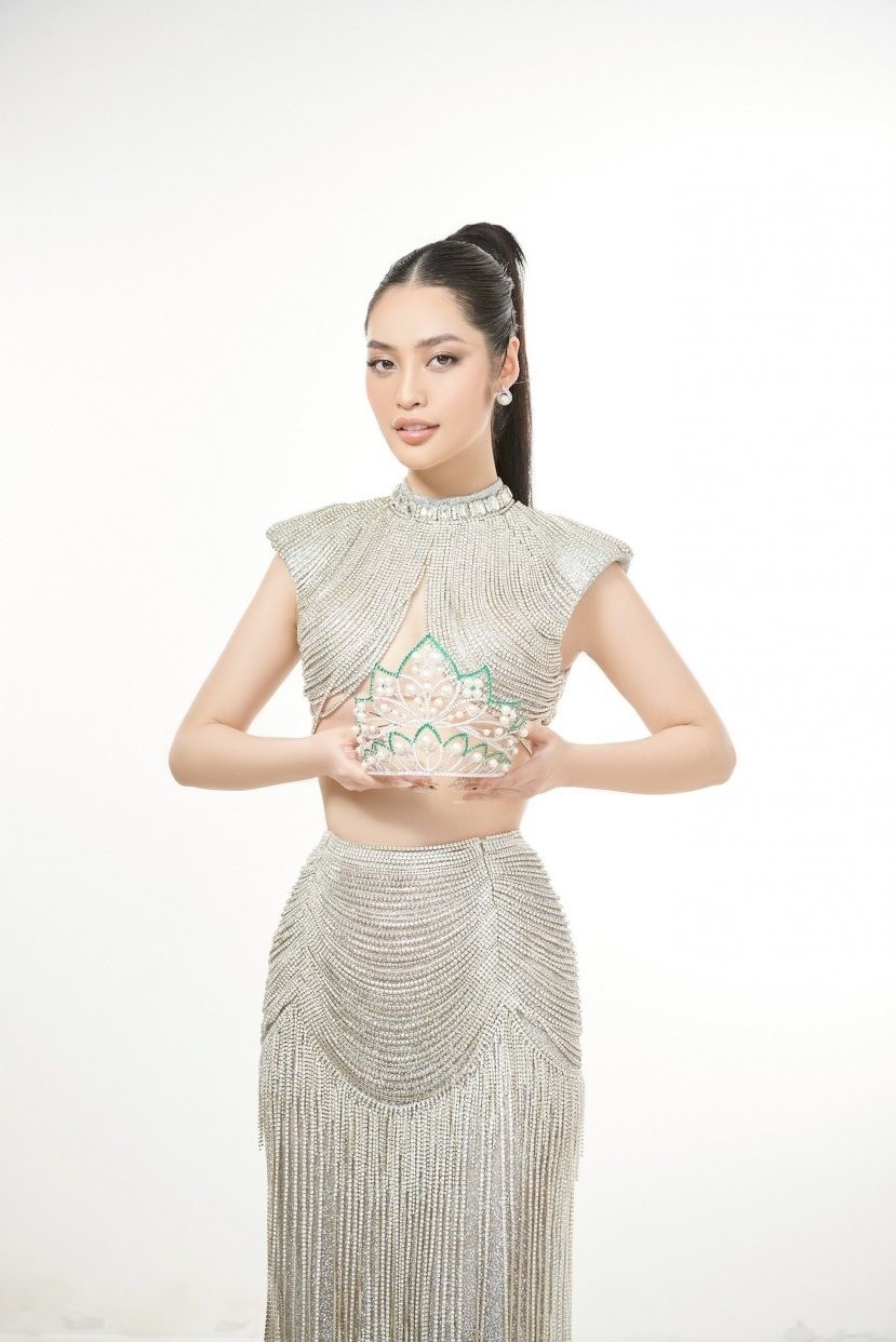 Sao Việt 24/5: Ngọc Trinh phô 'bạo' hình thể trước thiên nhiên, lộ rõ nhan sắc thường của Hồ Ngọc Hà ở tuổi 42 5 Sao Việt 24/5: Ngọc Trinh phô 'bạo' hình thể trước thiên nhiên, lộ rõ nhan sắc thường của Hồ Ngọc Hà ở tuổi 42 5