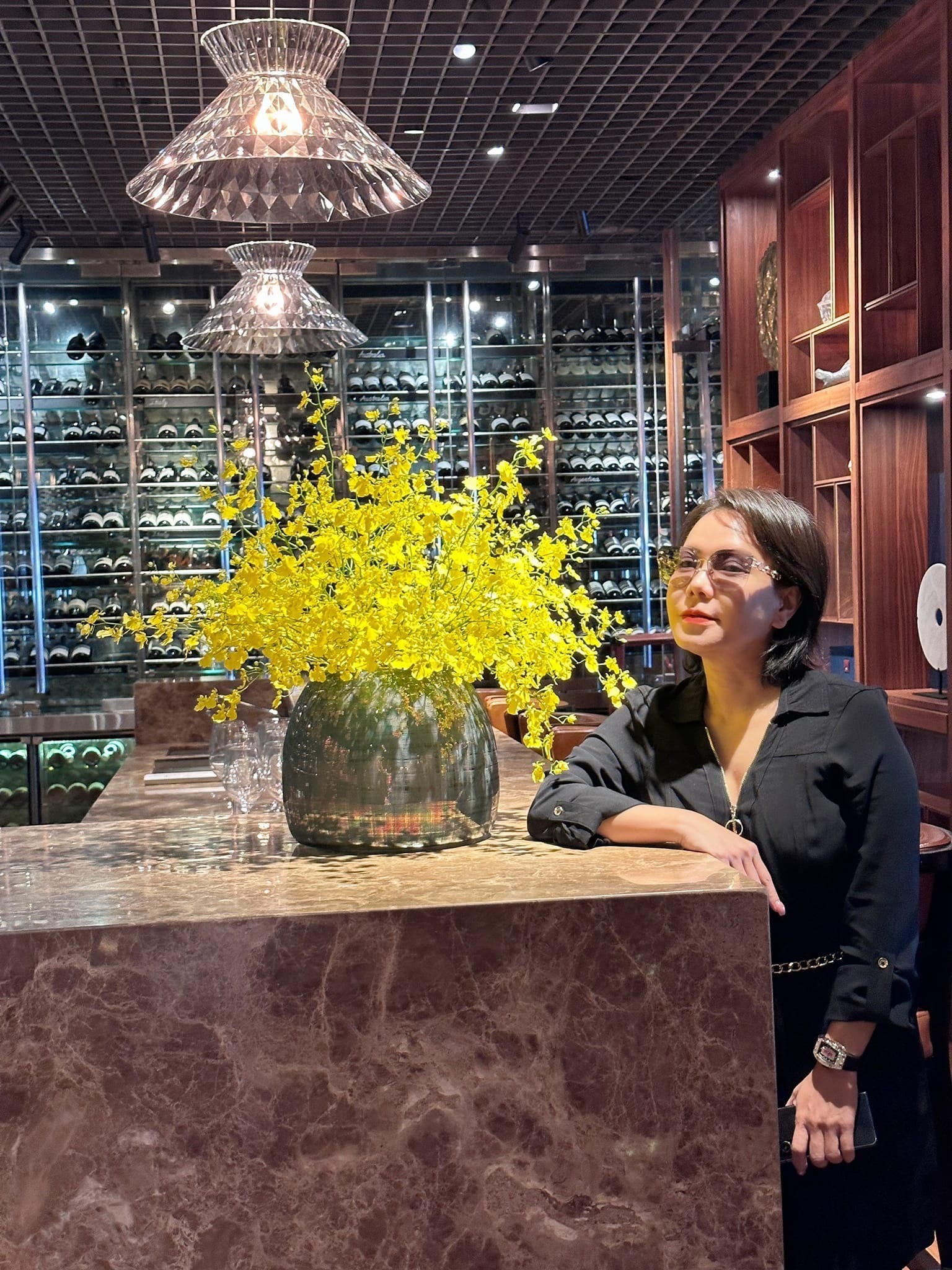 Việt Hương bất ngờ khui lại hình họa báo từ 25 năm trước, khoe nhan sắc thuở thanh xuân - Ảnh 1